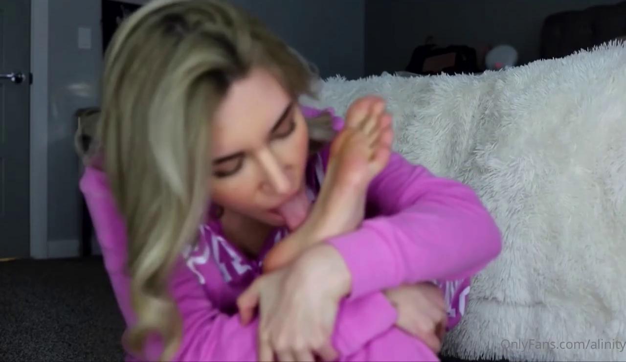 Alinity Sexy Feet Licking