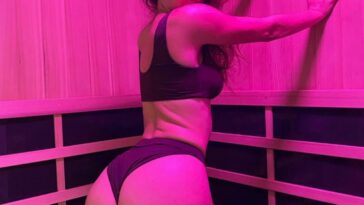 Amanda Cerny Nude Ass Tease