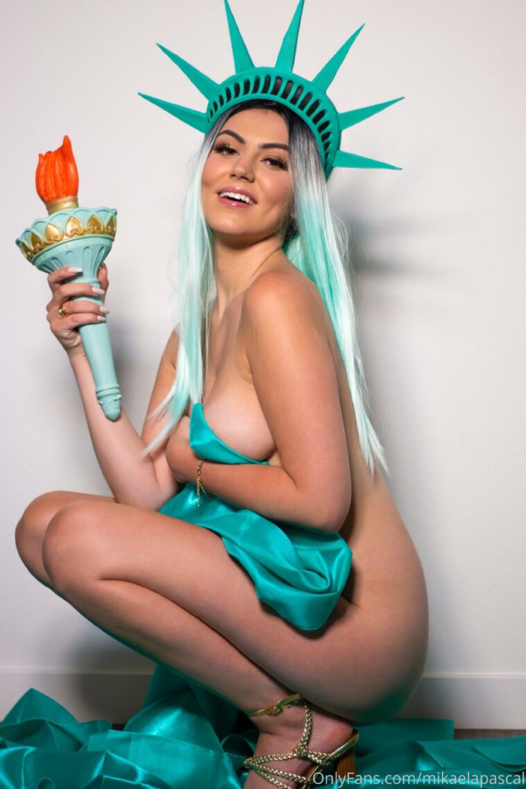 Mikaela Pascal Sexy Statue Of Liberty Cosplay