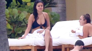 Selena Gomez Sexy Paparazzi One-Piece Swimsuit Set Leaked